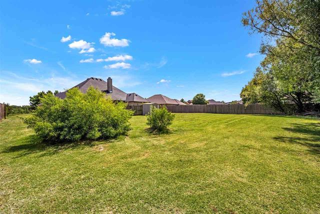 817 Hummingbird Dr, Cache, OK 73527
