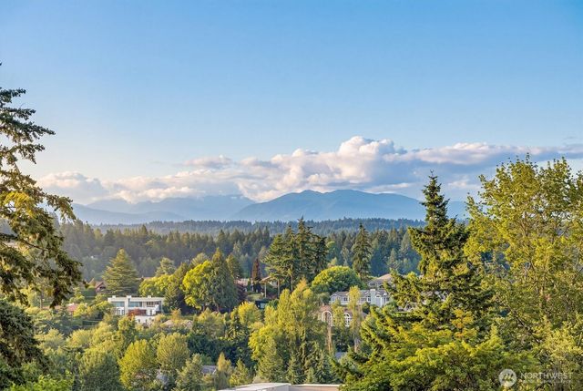 2444 72nd Avenue SE, Mercer Island, WA 98040