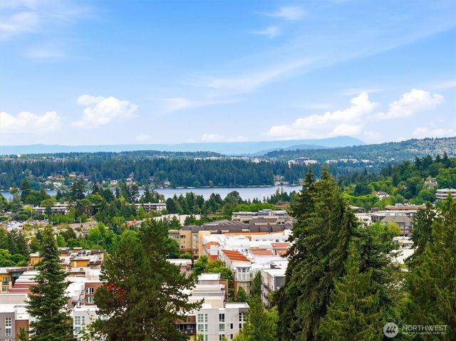 2444 72nd Avenue SE, Mercer Island, WA 98040