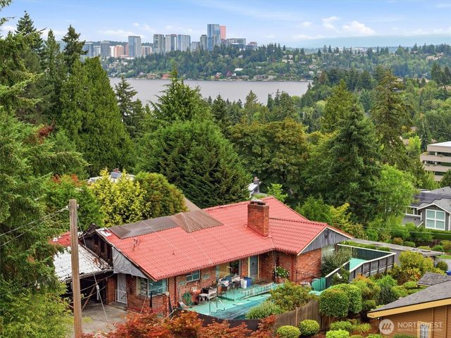 2444 72nd Avenue SE, Mercer Island, WA 98040