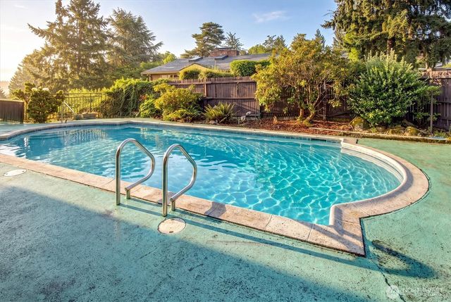2444 72nd Avenue SE, Mercer Island, WA 98040