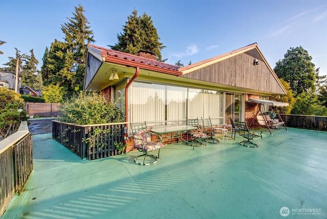 2444 72nd Avenue SE, Mercer Island, WA 98040