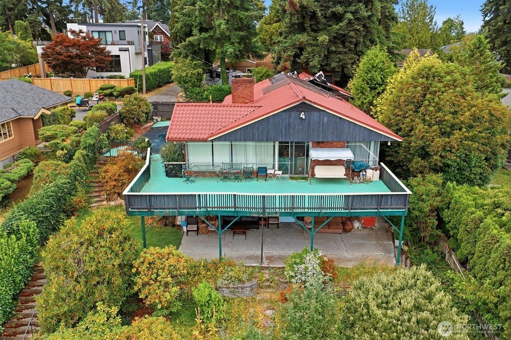 2444 72nd Avenue SE, Mercer Island, WA 98040