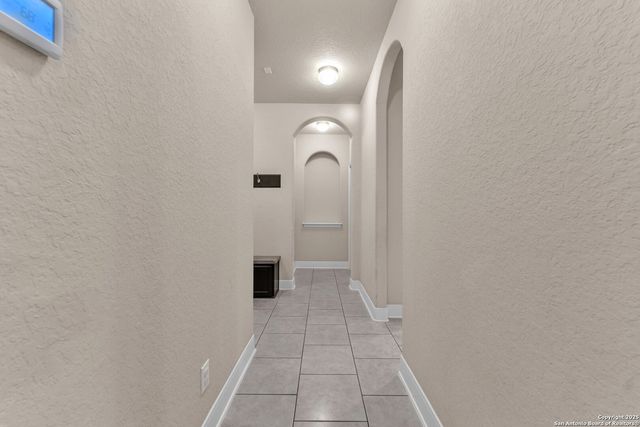 105 Grandview Rd, Floresville, TX 78114