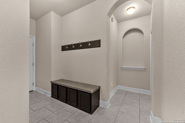 105 Grandview Rd, Floresville, TX 78114