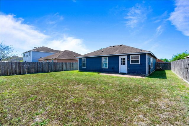 3038 Santa Lucia St, Corpus Christi, TX 78415