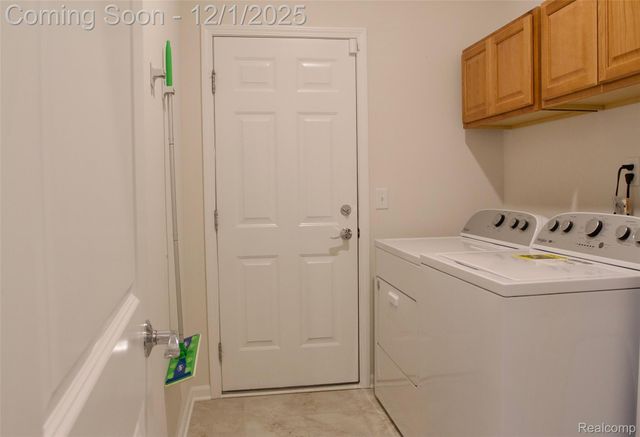 8270 Carston Lane, Green Oak Township, MI 48116