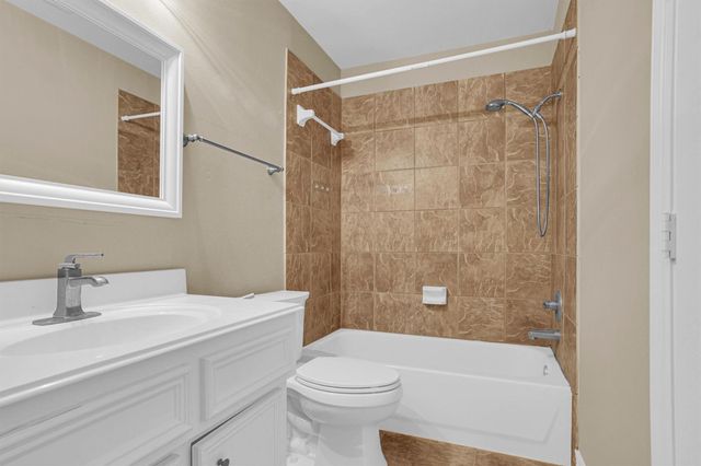 1706 Lake Charlotte Lane, Richmond, TX 77406