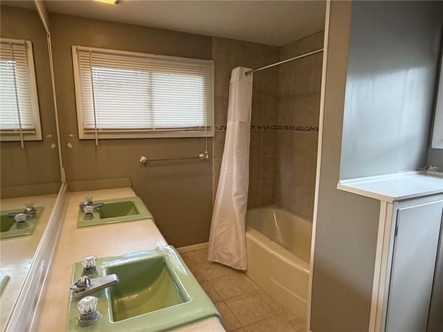 4349 WYOMING Street, Kansas City, MO 64111