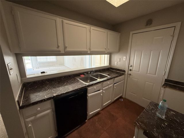 2286 Nantucket Village Circle, Dallas, TX 75227