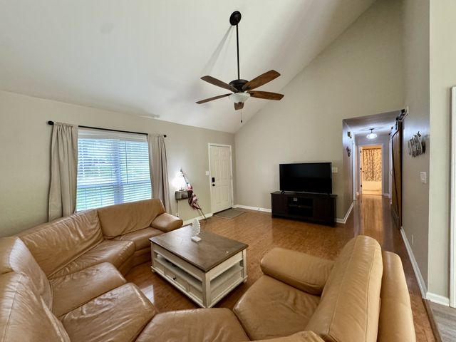 2099 Ferry Rd, Clarksville, TN 37040