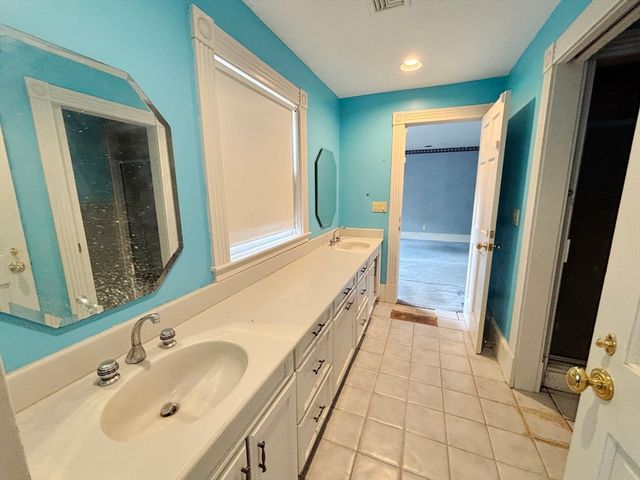 32 Solomon Pierce Road, Lexington, MA 02421