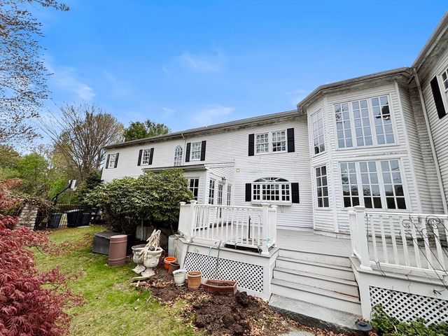 32 Solomon Pierce Road, Lexington, MA 02421