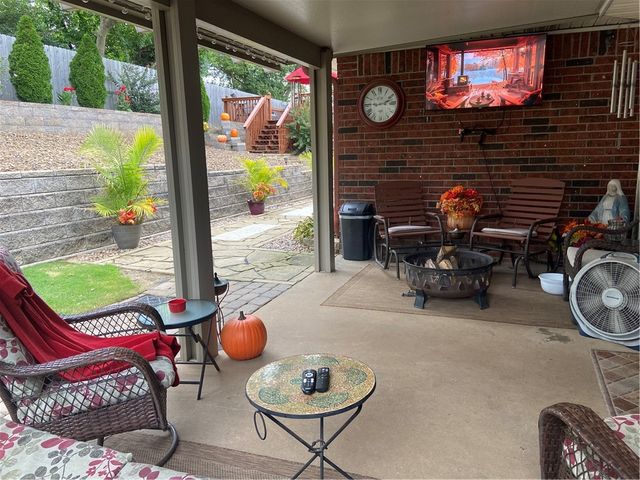 504 Fairway Circle, Springdale, AR 72764