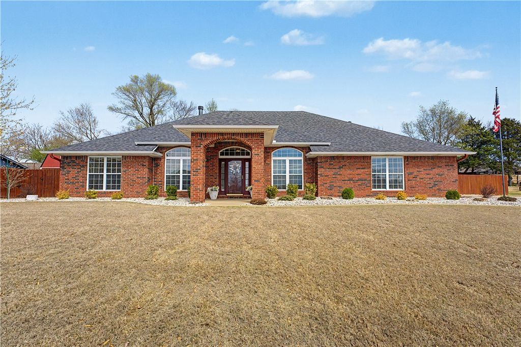 504 Fairway Circle, Springdale, AR 72764