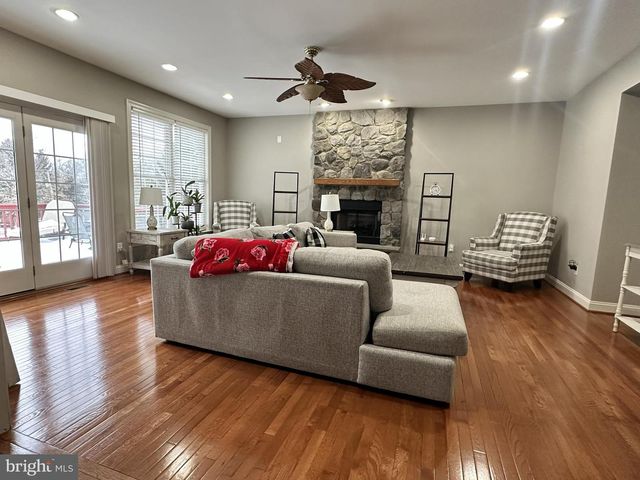 204 WINDHAM DR, Exton, PA 19341