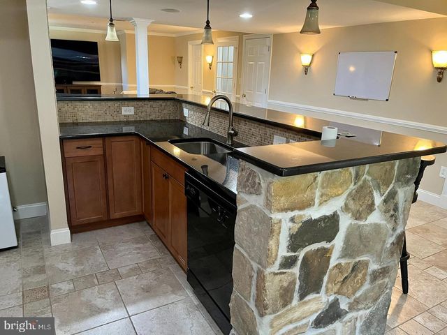 204 WINDHAM DR, Exton, PA 19341