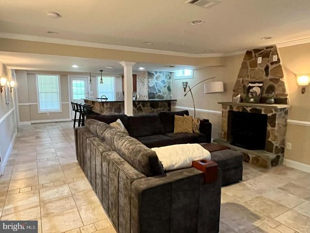 204 WINDHAM DR, Exton, PA 19341