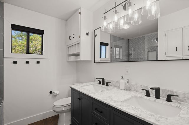 1405 Cat Hollow Club DR, Spicewood, TX 78669