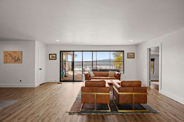 1405 Cat Hollow Club DR, Spicewood, TX 78669