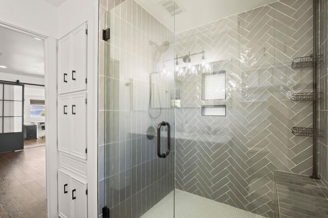 1405 Cat Hollow Club DR, Spicewood, TX 78669