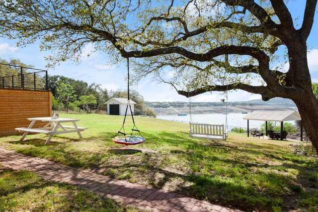 1405 Cat Hollow Club DR, Spicewood, TX 78669