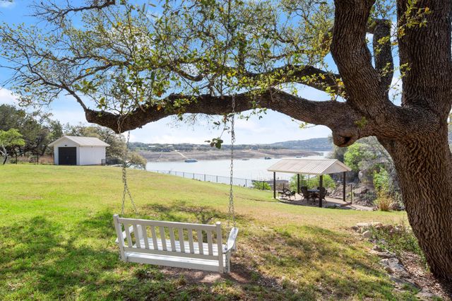 1405 Cat Hollow Club DR, Spicewood, TX 78669