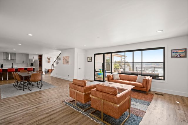 1405 Cat Hollow Club DR, Spicewood, TX 78669