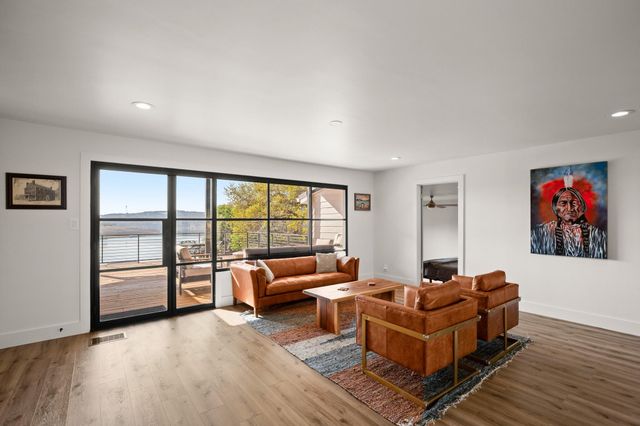 1405 Cat Hollow Club DR, Spicewood, TX 78669