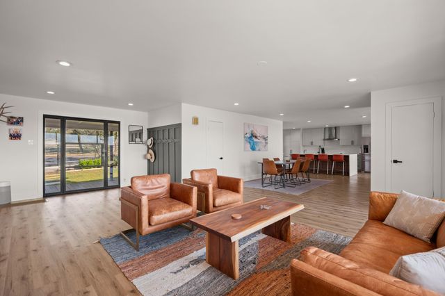 1405 Cat Hollow Club DR, Spicewood, TX 78669