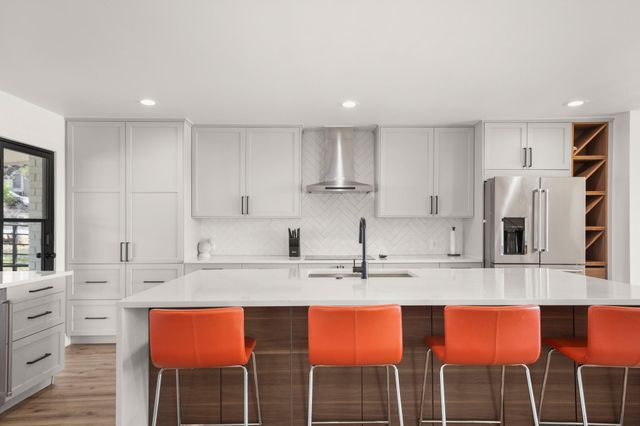 1405 Cat Hollow Club DR, Spicewood, TX 78669