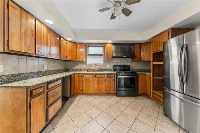 2817 Wenonah Avenue, Berwyn, IL 60402