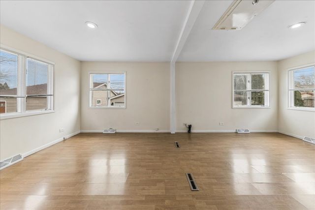 2817 Wenonah Avenue, Berwyn, IL 60402