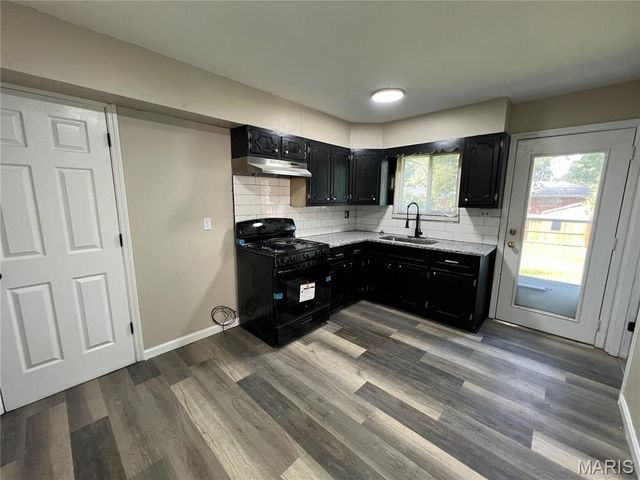 1165 June Avenue, St Louis, MO 63138