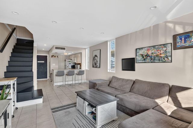 1531 SE 15th 6, Fort Lauderdale, FL 33316