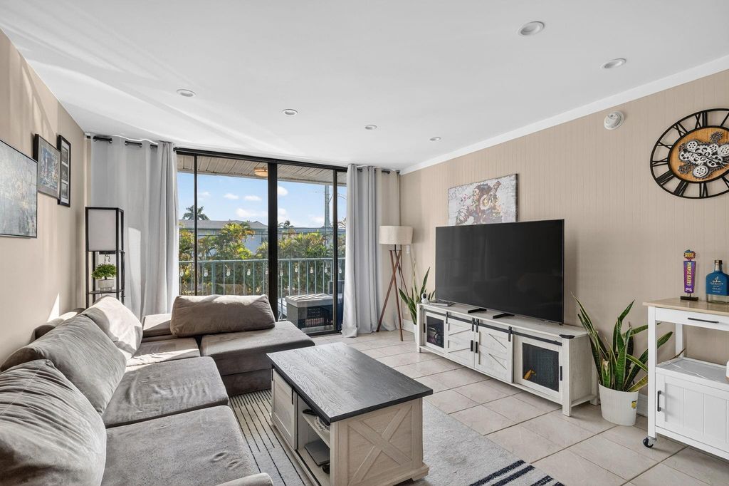 1531 SE 15th 6, Fort Lauderdale, FL 33316