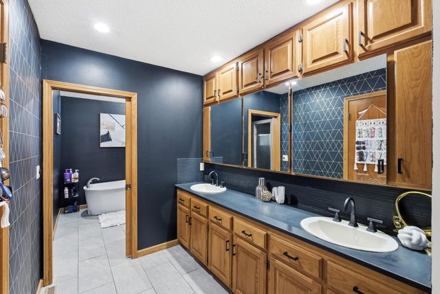 119 S Muirfield St, Wichita, KS 67209