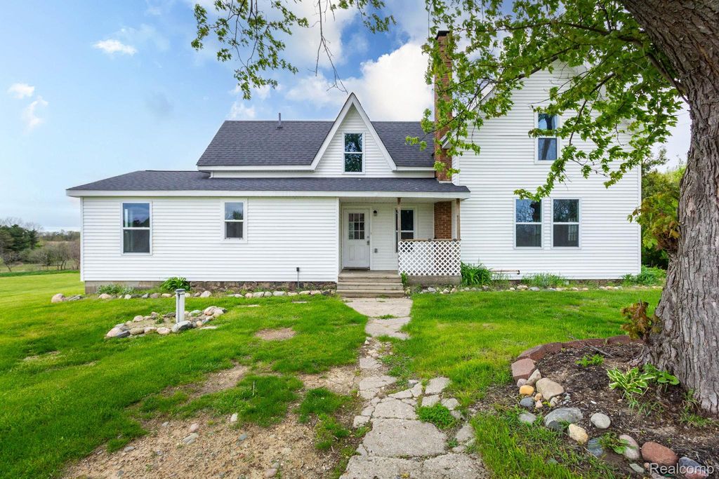 1545 N Van Dyke Road, Goodland Township, MI 48444