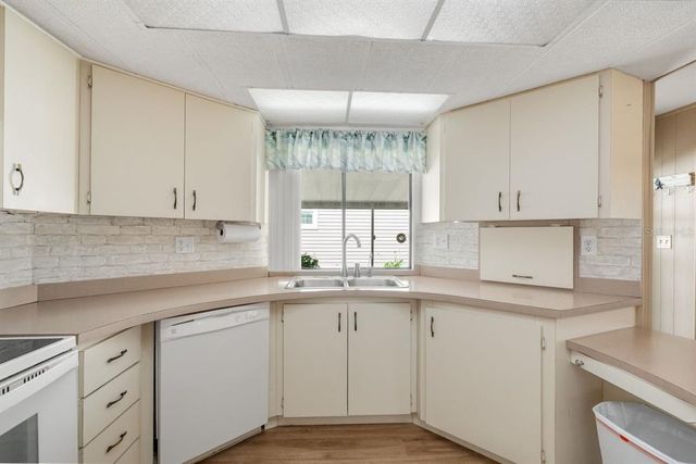 712 FAIRMOUNT DRIVE, North Port, FL 34287