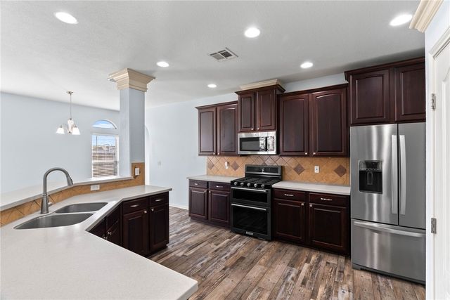 3033 Las Brisas St, Corpus Christi, TX 78414