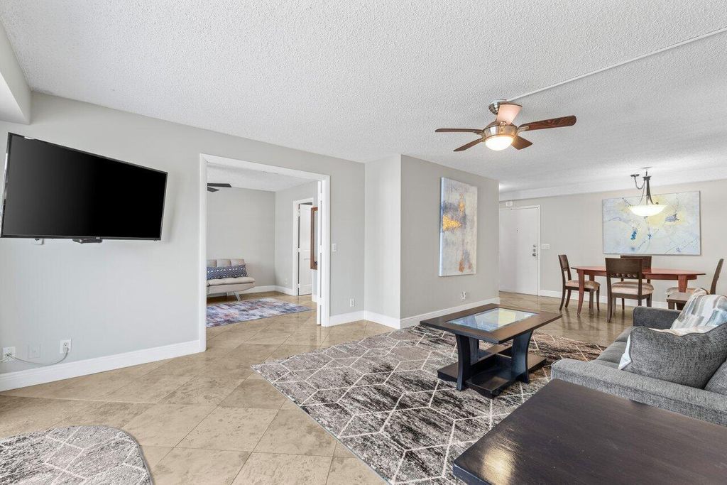Image 10 of property listing at 4511 S Ocean Boulevard 106, Highland Beach, FL 33487