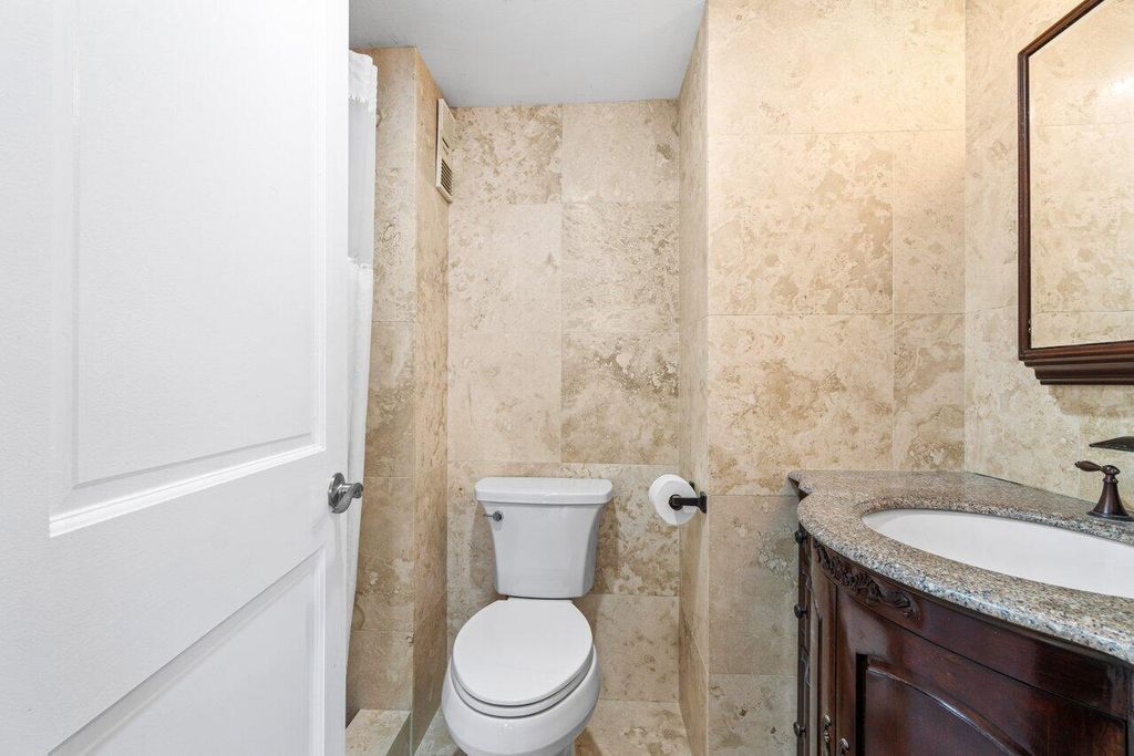 Image 18 of property listing at 4511 S Ocean Boulevard 106, Highland Beach, FL 33487