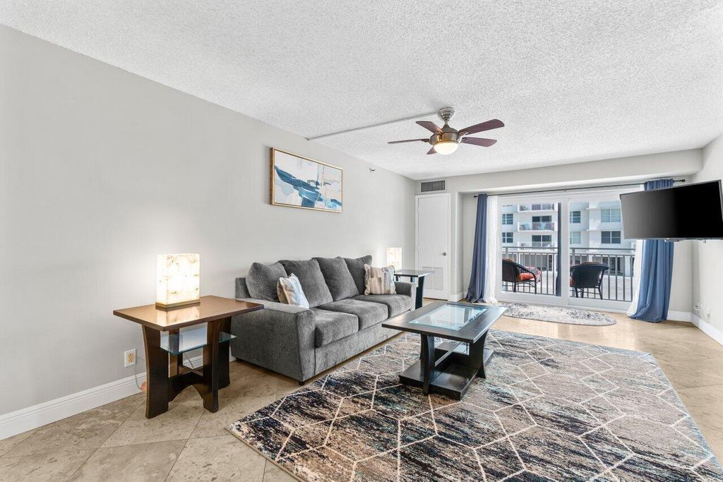 Image 5 of property listing at 4511 S Ocean Boulevard 106, Highland Beach, FL 33487