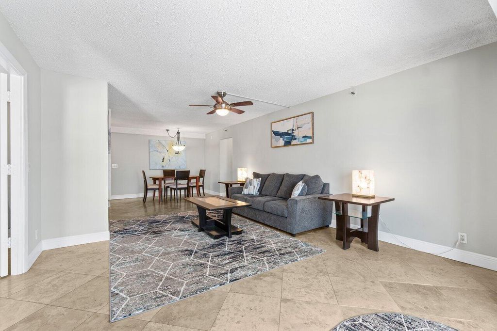 Image 7 of property listing at 4511 S Ocean Boulevard 106, Highland Beach, FL 33487