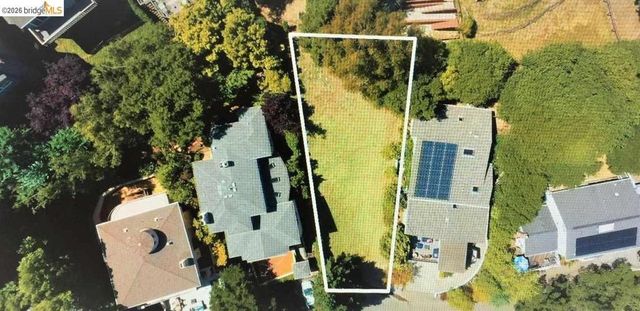 6951 Charing Cross Rd, Berkeley, CA 94705