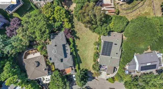 6951 Charing Cross Rd, Berkeley, CA 94705
