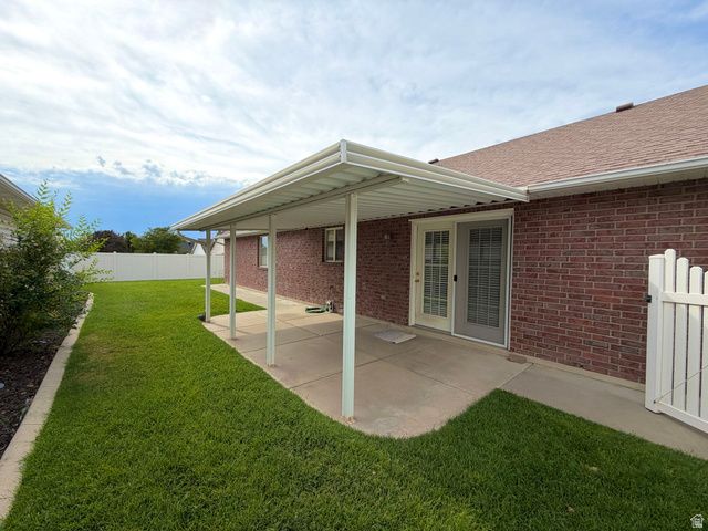 1661 N 865 W, Clinton, UT 84015