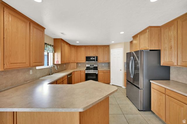1661 N 865 W, Clinton, UT 84015