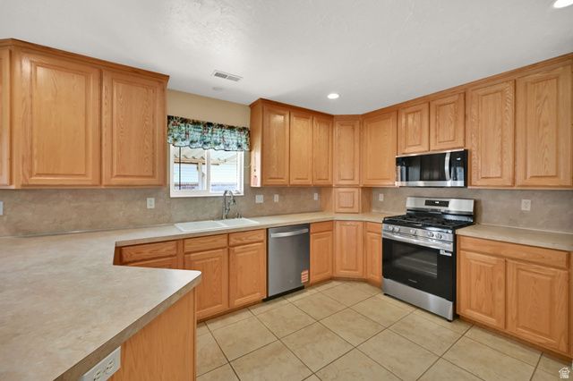 1661 N 865 W, Clinton, UT 84015