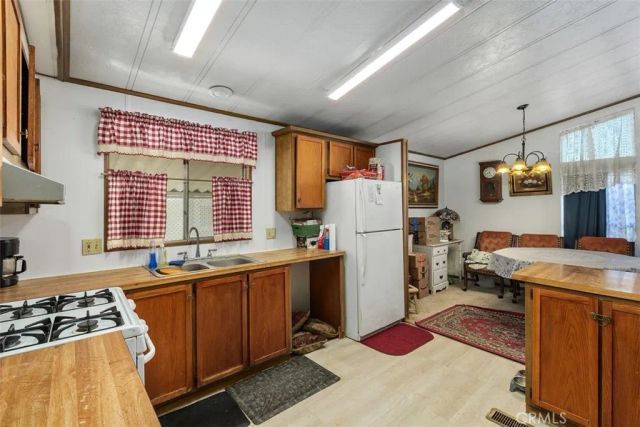 1456 E Philadelphia St Spc 136, Ontario, CA 91761